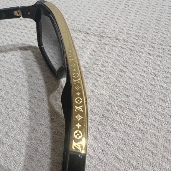 Louis Vuitton Evidence Sunglasses Black - Picture 9 of 16